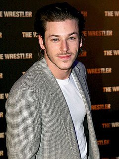 Gaspard Ulliel แถวนี้มีขายมั้ยค่ะ ? อยากซื้อ