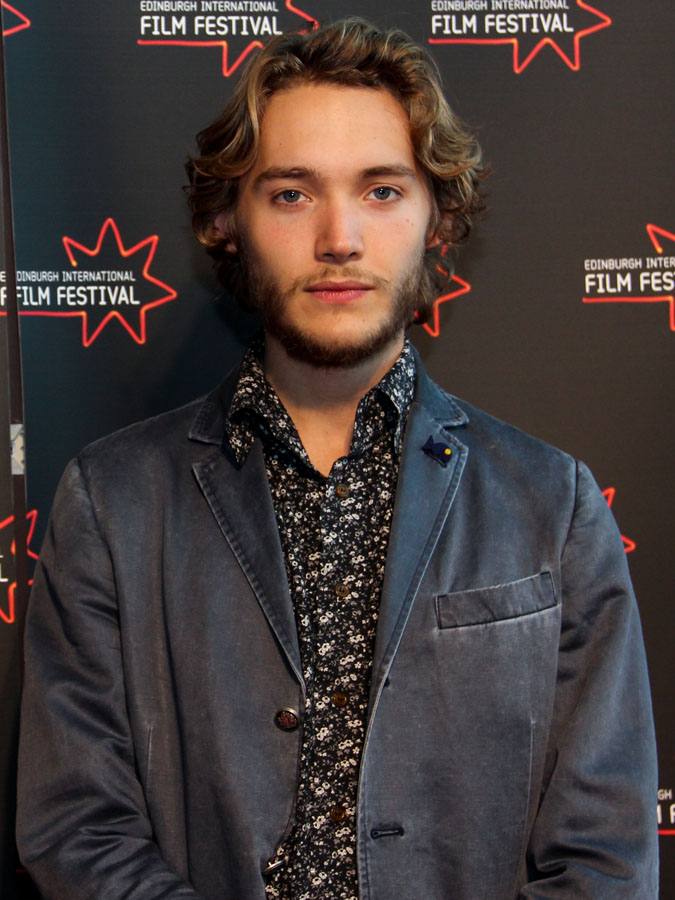 Toby Regbo หนุ่มหล่อจาก Reign ควีนแมรี่ ราชินีครองรักบัลลังก์เลือด ปี 1