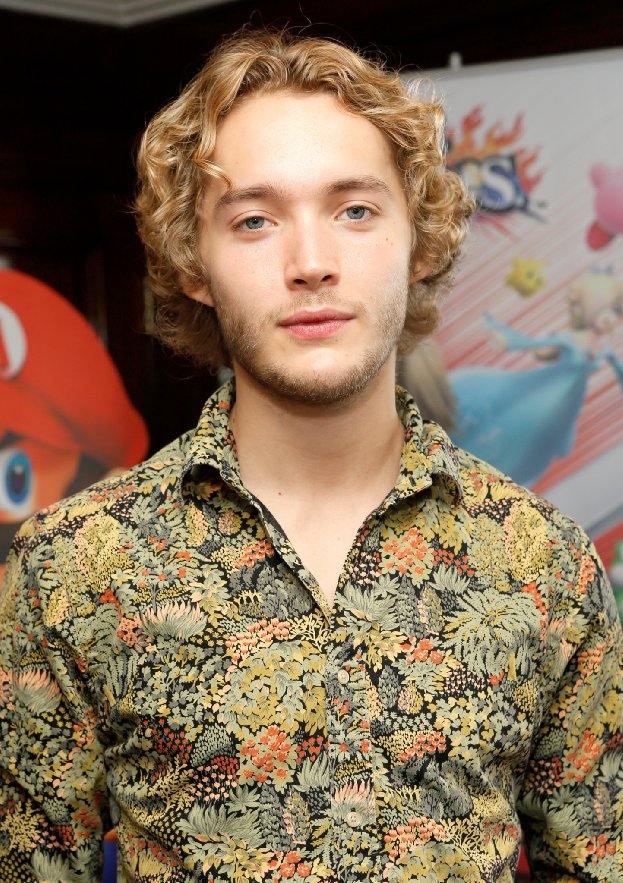 Toby Regbo หนุ่มหล่อจาก Reign ควีนแมรี่ ราชินีครองรักบัลลังก์เลือด ปี 1