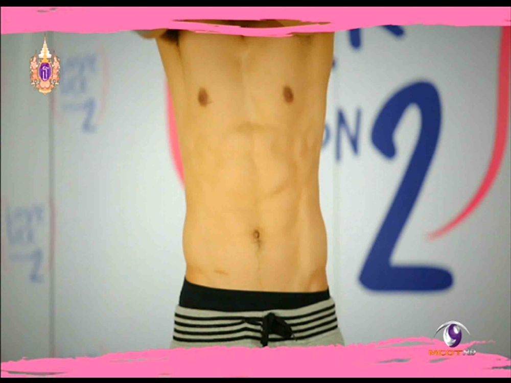 บอส ฉีดน้ำหอมรอใผน๊า