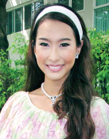 โบว์ ธัญญะสุภางค์ ดาราสาวเบอร์หนึ่งของช่องเจ็ดที่มีฝีมือการแสดงสุดฉกาจฉกรรจ์ เตรียมรับบทดาวนิล ในละครรีเมคสุดยิ่งใหญ่ แม่อายสะอื้น