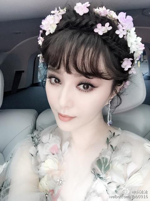 Fan Bing Bing เทพธิดาแห่งดอกไม้ กับลุควันที่ 2 บนพรมแดงเมืองคานส์ Cannes film festival 2015