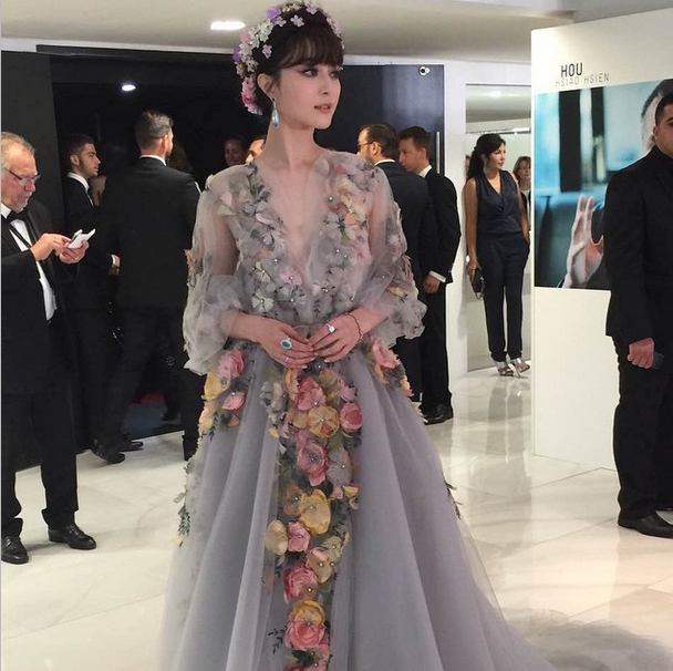 Fan Bing Bing เทพธิดาแห่งดอกไม้ กับลุควันที่ 2 บนพรมแดงเมืองคานส์ Cannes film festival 2015