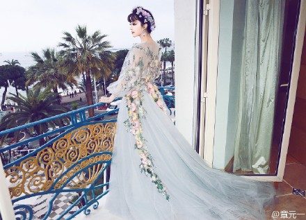 Fan Bing Bing สง่างามดั่งเทพธิดาแห่งดอกไม้ กับลุควันที่ 2 บนพรมแดงเมืองคานส์ Cannes film festival 2015