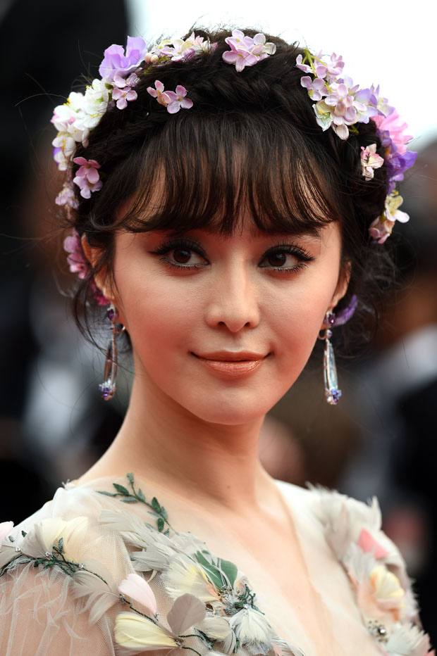 Fan Bing Bing สง่างามดั่งเทพธิดาแห่งดอกไม้ กับลุควันที่ 2 บนพรมแดงเมืองคานส์ Cannes film festival 2015