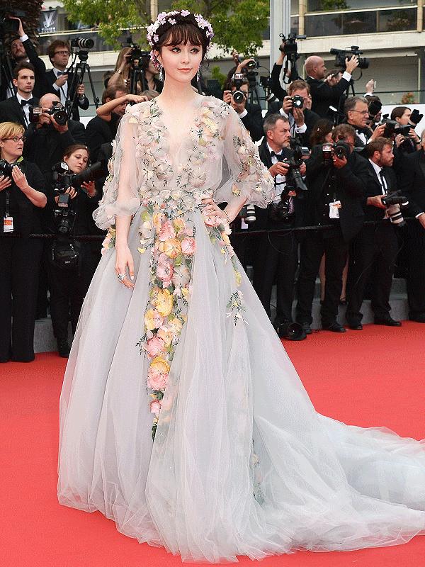 Fan Bing Bing สง่างามดั่งเทพธิดาแห่งดอกไม้ กับลุควันที่ 2 บนพรมแดงเมืองคานส์ Cannes film festival 2015