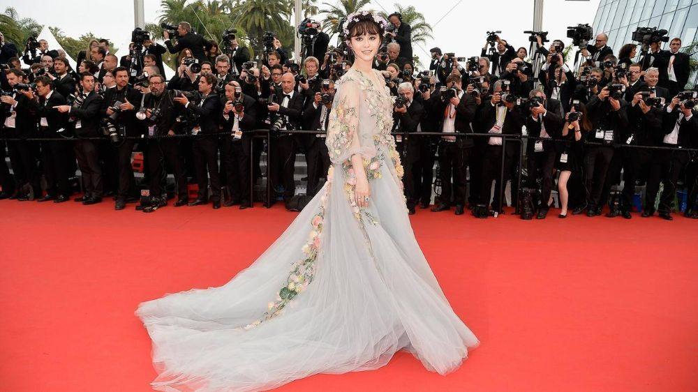 Fan Bing Bing สง่างามดั่งเทพธิดาแห่งดอกไม้ กับลุควันที่ 2 บนพรมแดงเมืองคานส์ Cannes film festival 2015