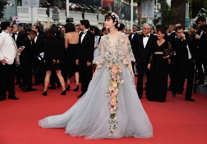 Fan Bing Bing สง่างามดั่งเทพธิดาแห่งดอกไม้ กับลุควันที่ 2 บนพรมแดงเมืองคานส์ Cannes film festival 2015