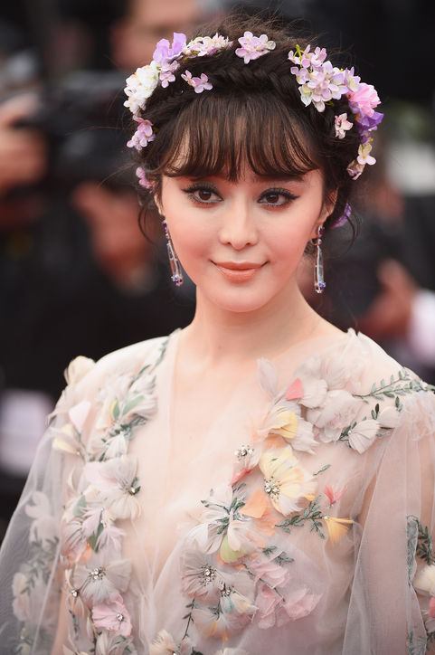 Fan Bing Bing สง่างามดั่งเทพธิดาแห่งดอกไม้ กับลุควันที่ 2 บนพรมแดงเมืองคานส์ Cannes film festival 2015