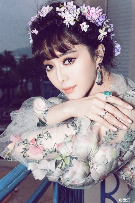 Fan Bing Bing สง่างามดั่งเทพธิดาแห่งดอกไม้ กับลุควันที่ 2 บนพรมแดงเมืองคานส์ Cannes film festival 2015