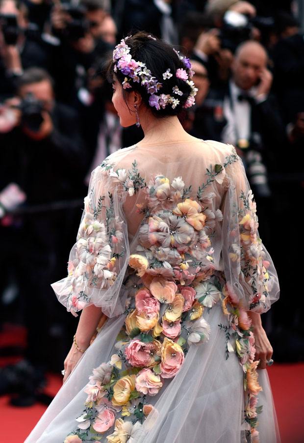 Fan Bing Bing สง่างามดั่งเทพธิดาแห่งดอกไม้ กับลุควันที่ 2 บนพรมแดงเมืองคานส์ Cannes film festival 2015