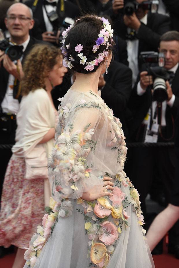 Fan Bing Bing สง่างามดั่งเทพธิดาแห่งดอกไม้ กับลุควันที่ 2 บนพรมแดงเมืองคานส์ Cannes film festival 2015