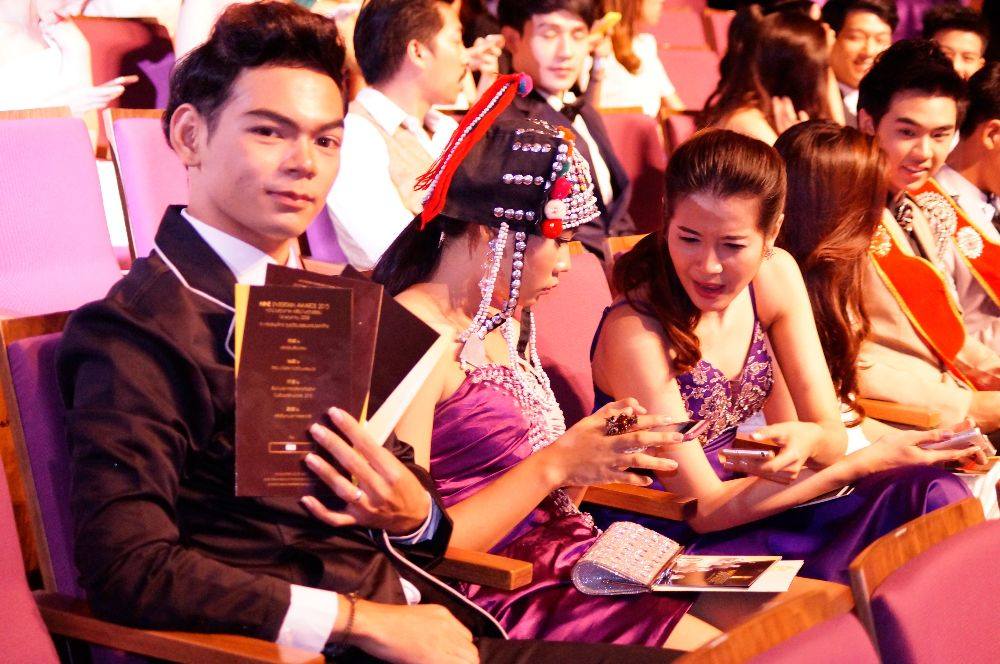 ดาราเดินพรมม่วง ไนน์เอนเตอร์เทนส์อวอร์ด 2015