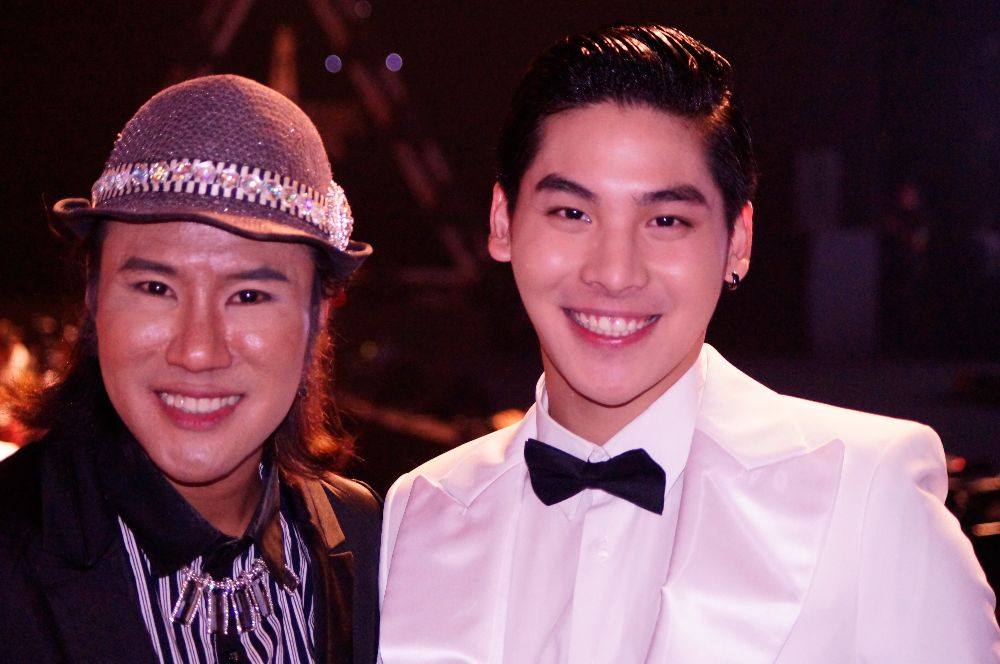 ดาราเดินพรมม่วง ไนน์เอนเตอร์เทนส์อวอร์ด 2015