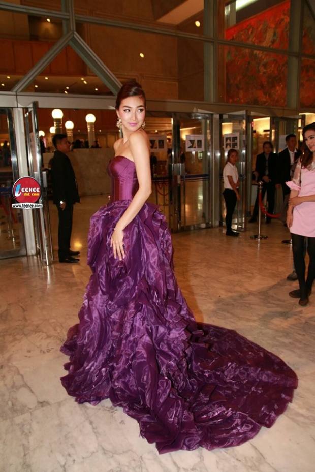 ดุจนางพญา!! "แพนเค้ก เขทนิจ" ดีกรีนางเเบบโลก สวมชุดม่วงสุดหรูหราลากยาวแซ่บสมนางเอกซุปตาร์ บนพรมแดง Nine Entertain Awards 2015!!