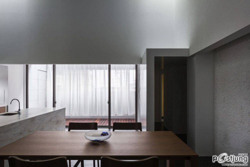 Complex by FORM / Kouichi Kimura Architects