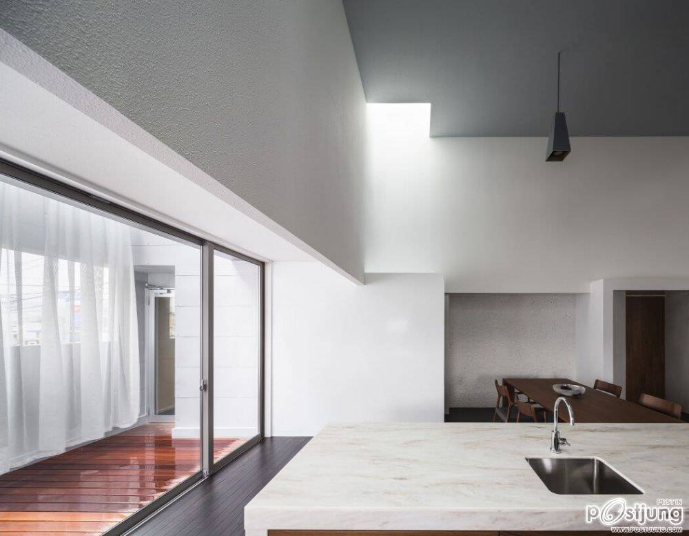 Complex by FORM / Kouichi Kimura Architects