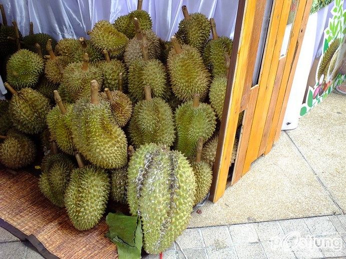 ททท ชวนเที่ยวไทย หน้า mbk 17-05-57  ไปต่อที่ระยอง จัน กันได้นะคราบ