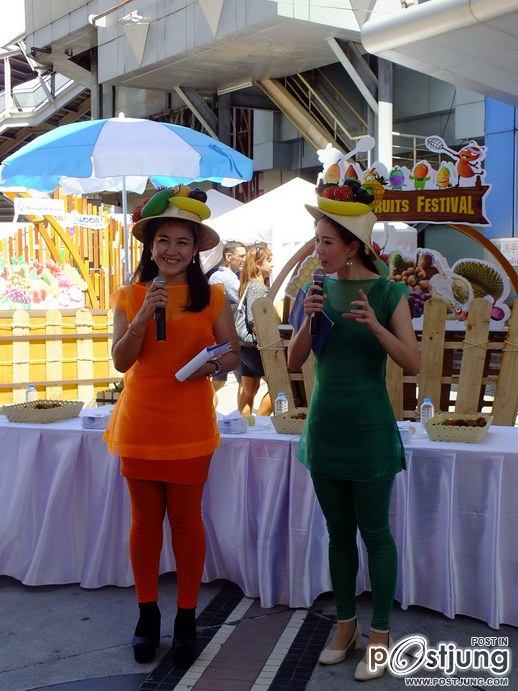 ททท ชวนเที่ยวไทย หน้า mbk 17-05-57  ไปต่อที่ระยอง จัน กันได้นะคราบ
