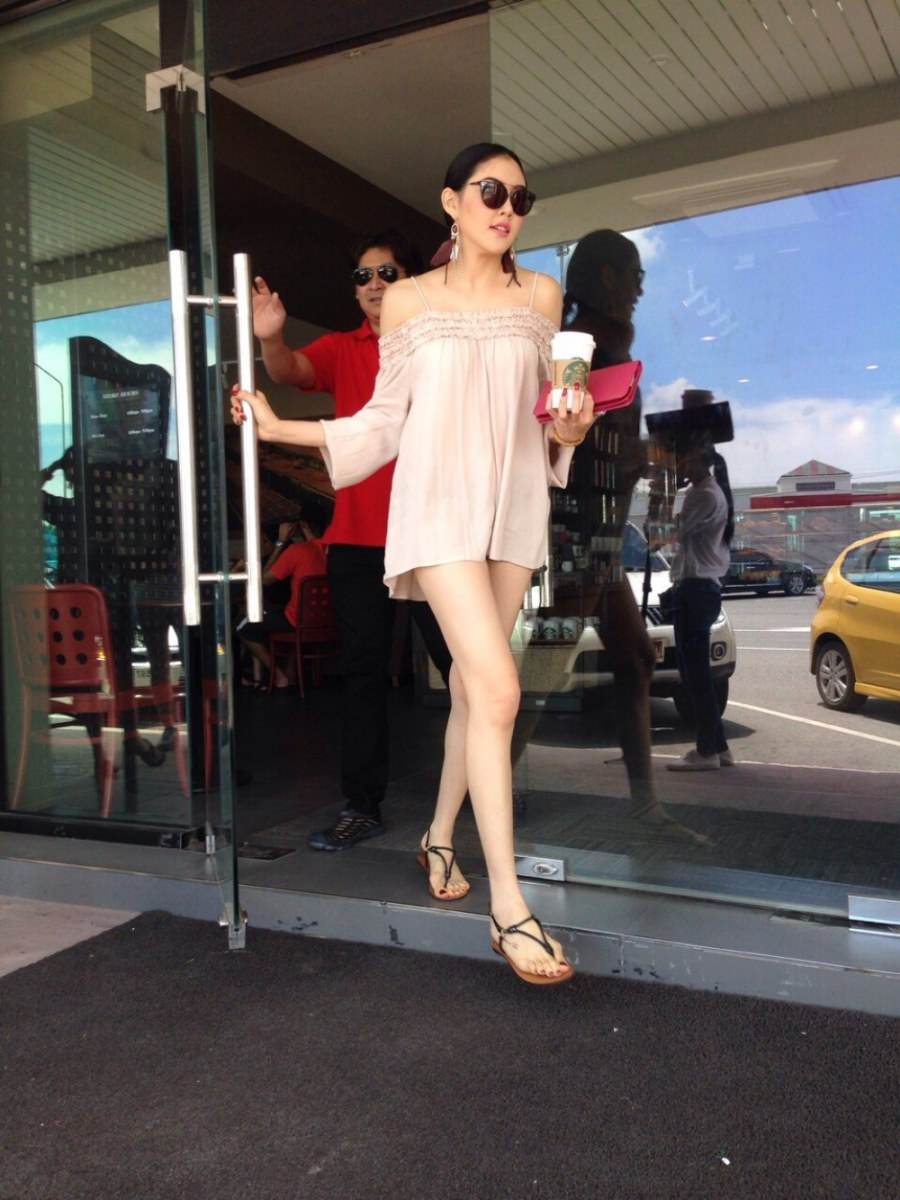 ท่าโพสชวนสยิว เก๋ เลเดอเรอร์