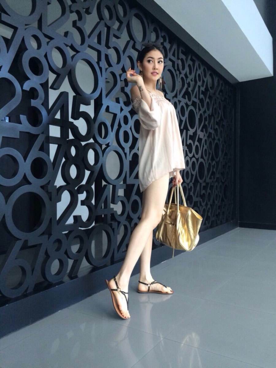 ท่าโพสชวนสยิว เก๋ เลเดอเรอร์