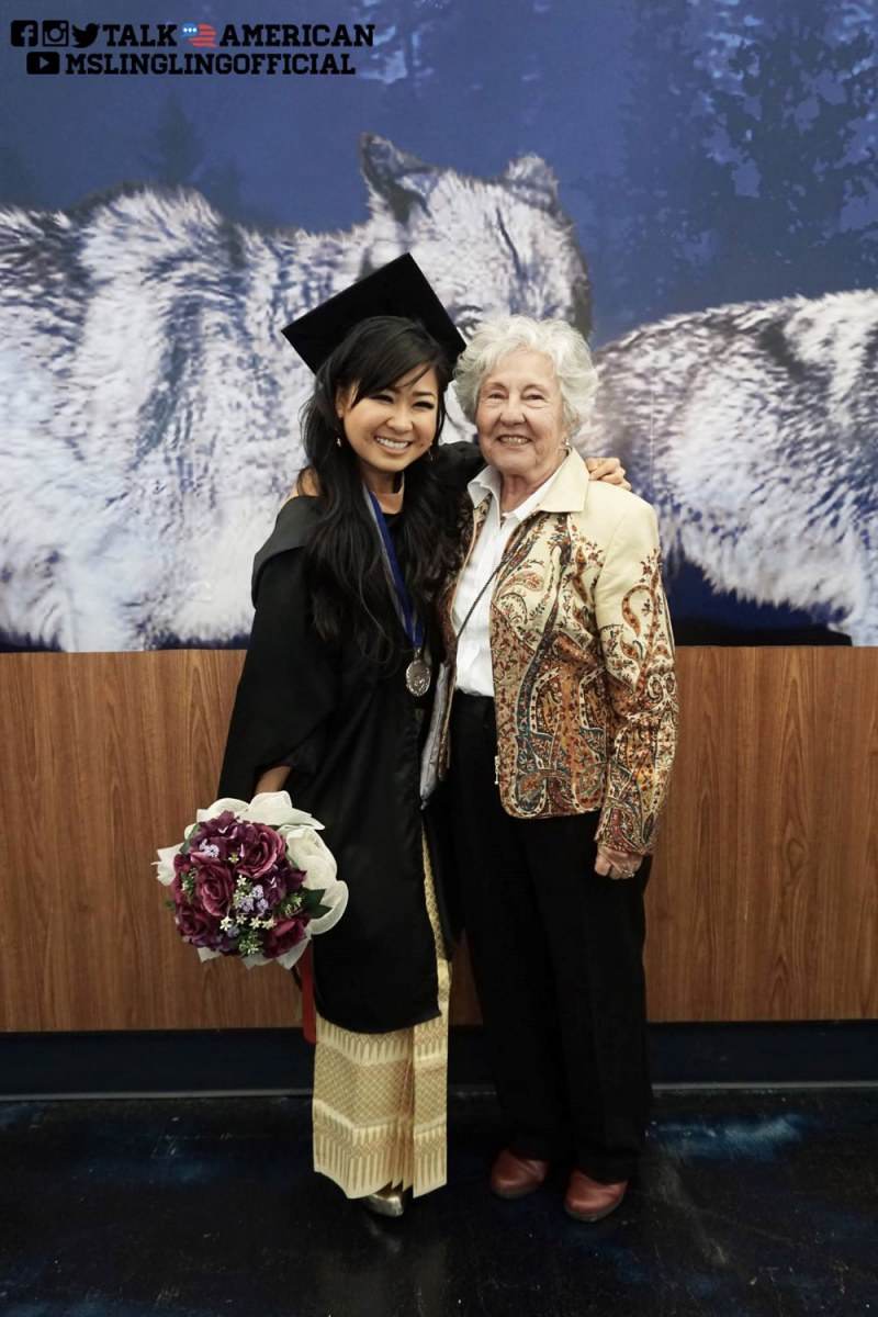 คุณยายฝรั่งของหลิงๆเองค่ะ ท่านนี้รับหลิงๆเป็นหลานตั้งปีแรกที่เจอกัน พ่อมาร์ตี้และแม่อลิเซียพาหลิงๆไป