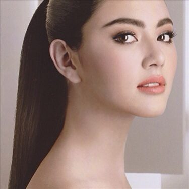 ฝากถืงทีมงาน ลอรีอัล L'Oreal. ปีหน้า ดิฉันขอเสนอให้เอา ใหม่ ดาวิกา ไปเดินพรมแดงอีกคน กับ ชมพู่ค่ะ อย่างประเทศมีไปกันหลายคน