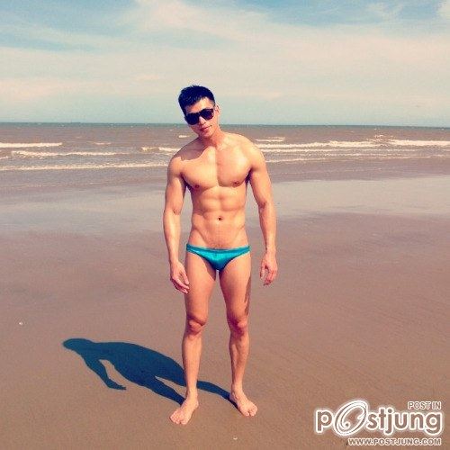 SIX PACK ON THE BEACH