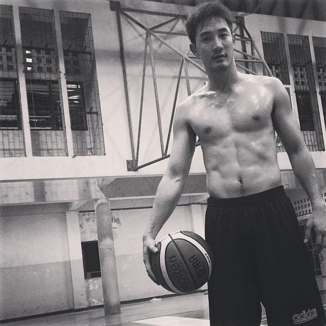 กรี๊ดๆๆๆๆๆ หุ่นดีและล่ำแบบนี้คิดถูกแล้วค่ะ ที่ย้ายมาช่องสาม รับรองดังกว่าอยู่ช่องเดิมแน่นอน