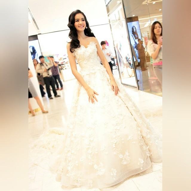 "โบว์ เมลดา" นางเอกสาวหน้าหวานน้องใหม่มาเเรง สวยสง่าสุดๆ ในงานแฟชั่นโชว์ Finale Wedding Studio 2015!!