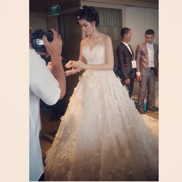 "โบว์ เมลดา" นางเอกสาวหน้าหวานน้องใหม่มาเเรง สวยสง่าสุดๆ ในงานแฟชั่นโชว์ Finale Wedding Studio 2015!!