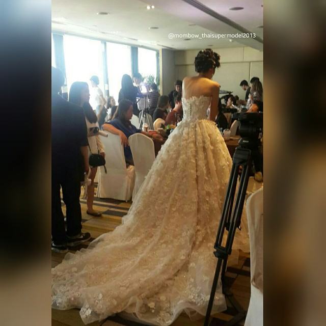 "โบว์ เมลดา" นางเอกสาวหน้าหวานน้องใหม่มาเเรง สวยสง่าสุดๆ ในงานแฟชั่นโชว์ Finale Wedding Studio 2015!!