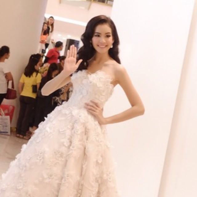 "โบว์ เมลดา" นางเอกสาวหน้าหวานน้องใหม่มาเเรง สวยสง่าสุดๆ ในงานแฟชั่นโชว์ Finale Wedding Studio 2015!!