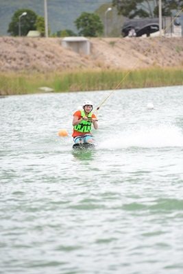 ปั้นจั่น-รอน หนีร้อนท้าดวลความฟิตพิชิตความมันส์ที่ Black Mountain Water Park