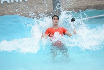 ปั้นจั่น-รอน หนีร้อนท้าดวลความฟิตพิชิตความมันส์ที่ Black Mountain Water Park