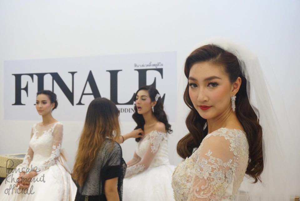 "แพนเค้ก เขมนิจ" ซุปตาร์ดีกรีนางเเบบโลกสวยสมฉายา ในงานแฟชั่นโชว์ Finale Wedding Studio 2015!!