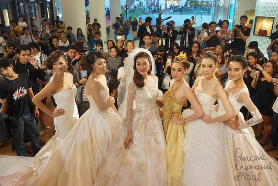 "แพนเค้ก เขมนิจ" ซุปตาร์ดีกรีนางเเบบโลกสวยสมฉายา ในงานแฟชั่นโชว์ Finale Wedding Studio 2015!!