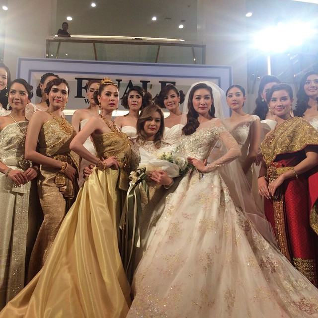 "แพนเค้ก เขมนิจ" ซุปตาร์ดีกรีนางเเบบโลกสวยสมฉายา ในงานแฟชั่นโชว์ Finale Wedding Studio 2015!!
