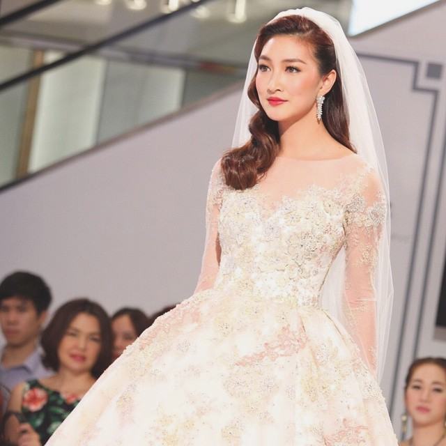 "แพนเค้ก เขมนิจ" ซุปตาร์ดีกรีนางเเบบโลกสวยสมฉายา ในงานแฟชั่นโชว์ Finale Wedding Studio 2015!!