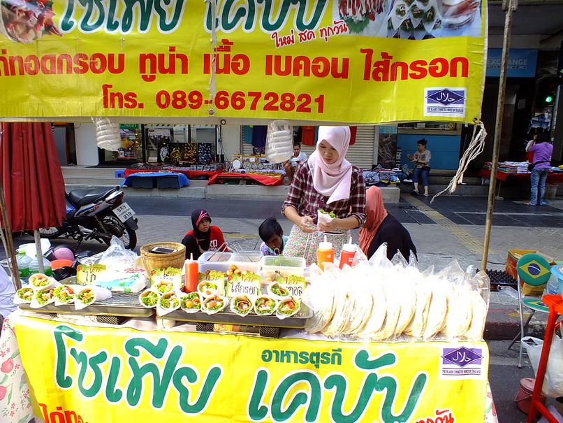 ถนน คนเดินที่สีลม week หน้าสุดท้ายละ เจอกัน อ 31-5-58  อาหาร อร่อยมากอะ