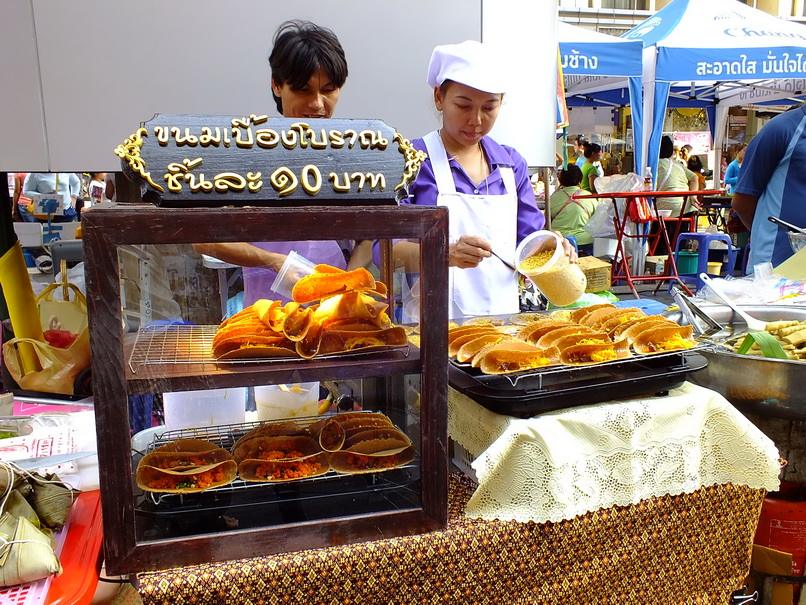ถนน คนเดินที่สีลม week หน้าสุดท้ายละ เจอกัน อ 31-5-58  อาหาร อร่อยมากอะ