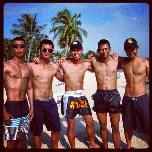 ผู้ชายพร้อมเสริฟ