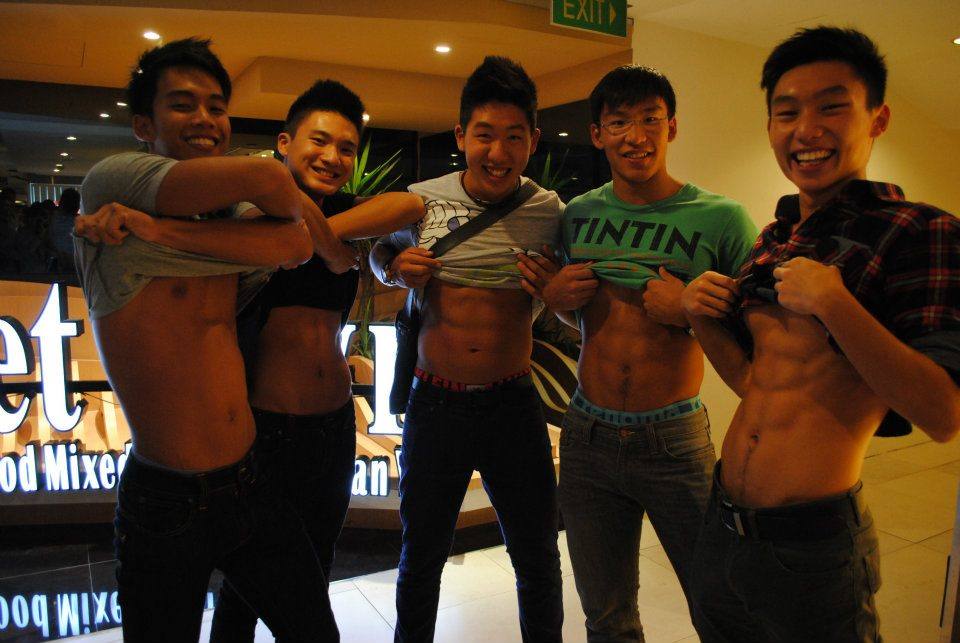 ผู้ชายพร้อมเสริฟ