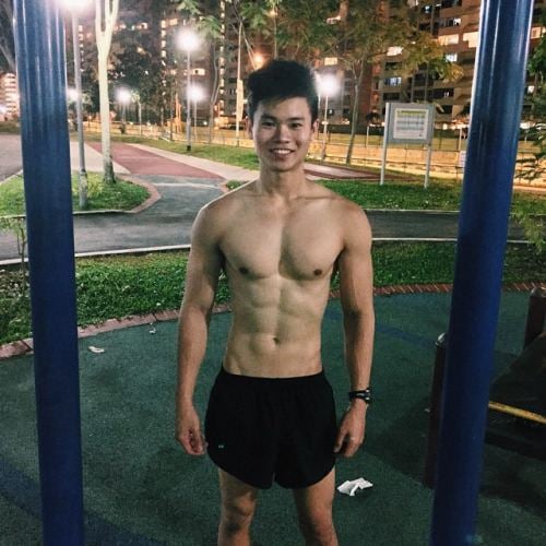 ผู้ชายพร้อมเสริฟ