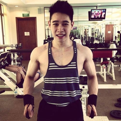 ผู้ชายพร้อมเสริฟ