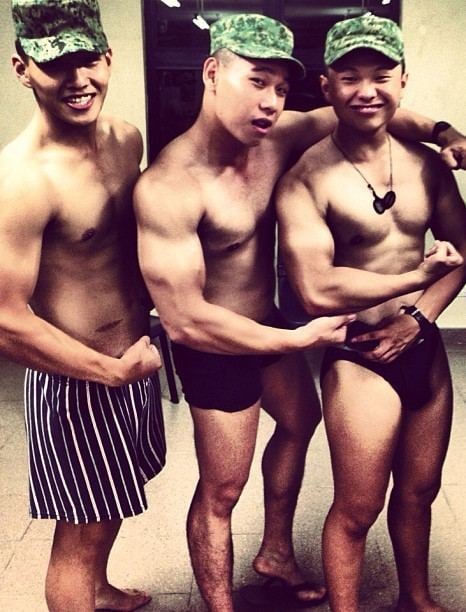 ผู้ชายพร้อมเสริฟ