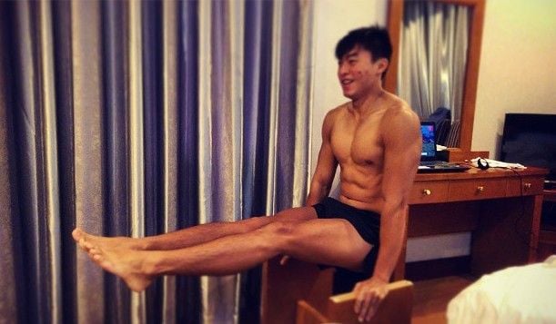 ผู้ชายพร้อมเสริฟ