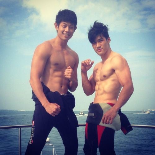 ผู้ชายพร้อมเสริฟ