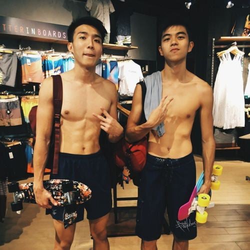 ผู้ชายพร้อมเสริฟ