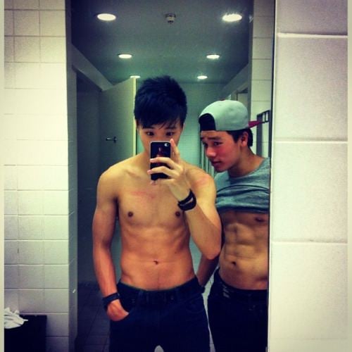 ผู้ชายพร้อมเสริฟ